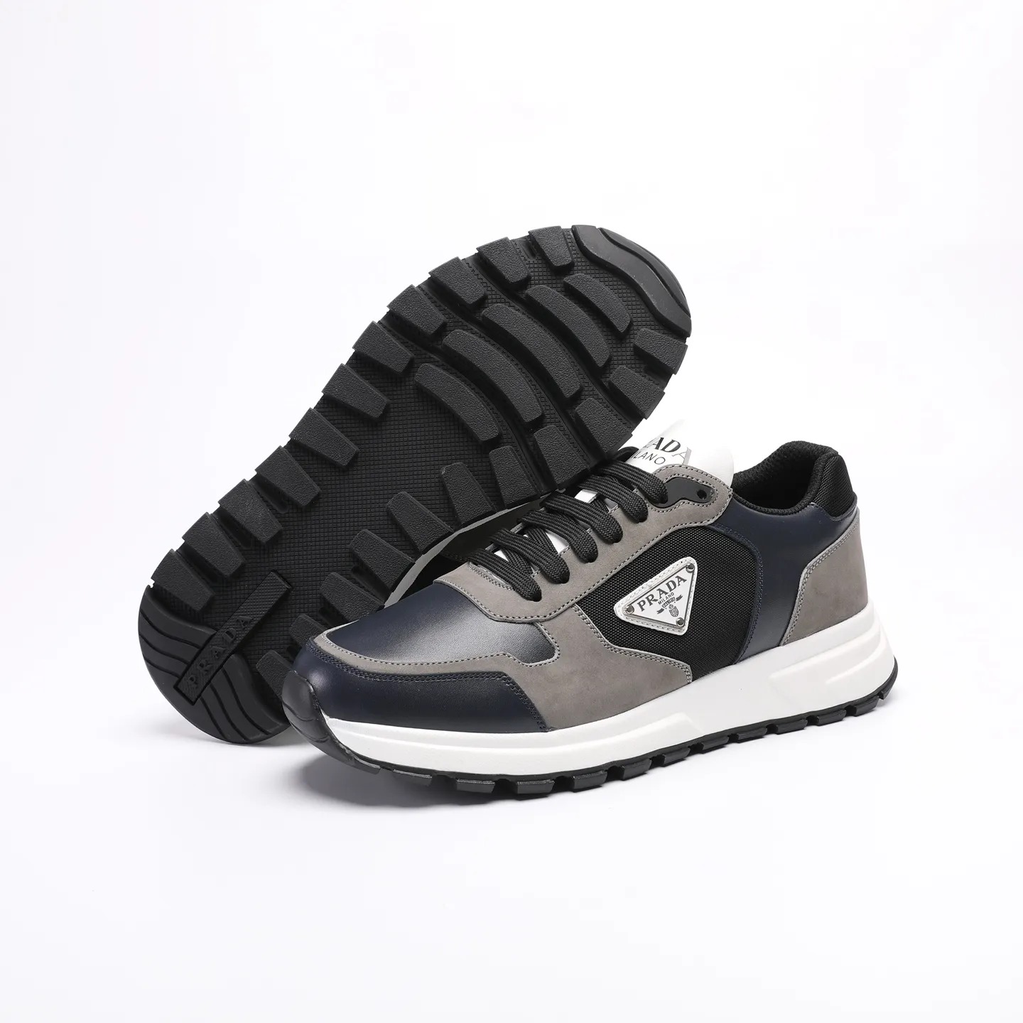 Batch 580 [PRADA] Men's shoes are popular in the counter, official website synchronization, high-quality shipments. Fabric: original cowhide with snakeskin. Lining: cowhide feet + cowhide lining. Outsole: original TPU + foam. Size: 38-46